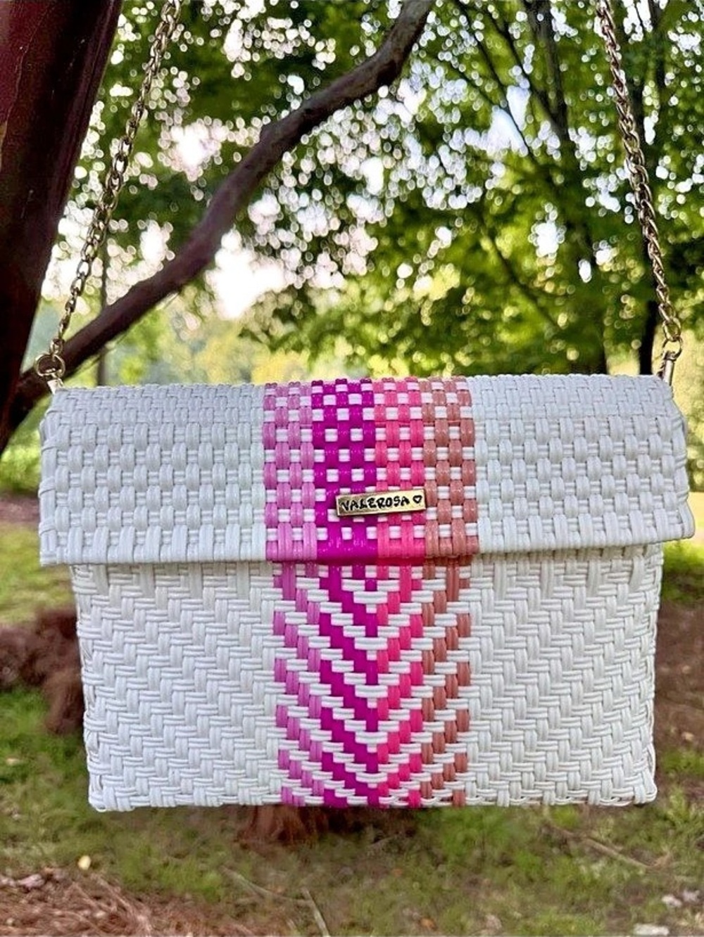 Valerosa Chevron Woven Acrylic Clutch Crossbody Bag Pink White Beach